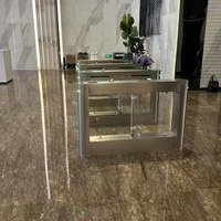 Porte battante de contrôle d'accès à reconnaissance faciale intégrée, personnalisée pour immeuble de bureaux, dernier design