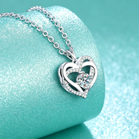 Pendentif en moissanite ronde certifiée D VVS1, double cœur creux, collier en argent sterling 925, bijoux de fiançailles pour femmes, vente en gros