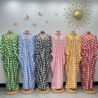 Robe Kaftan Africaine pour Femme, Rayures Colorées Vives, Col en V, Manches Courtes, Coupe Ample, Maxi Bohème Décontractée, Idéale pour les Fêtes, le Ramadan et l'Aïd