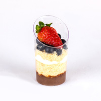 Gobelet à dessert transparent jetable en plastique cylindrique de 75 ml avec rebord incliné pour mousse, gelée, parfait aux fruits, style occidental