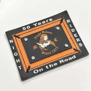 Étiquette de logo en cuir PU Offre Spéciale autocollants en cuir gaufré personnalisés avec dos adhésif pour vestes et chapeaux de vêtements - Product Image 4