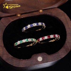 Anello in Oro 10K con Gemma Sintetica Taglio Brillante Rotondo, Fascia a Fila Singola, <span class=keywords><strong>Gioielleria</strong></span> Fine per Negozi di Gioielli - Product Image 3