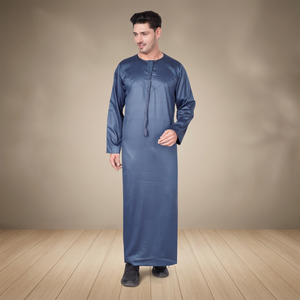 Qamis bleu marine pour homme, style arabe traditionnel, à manches longues, avec franges sur le devant, robe omanaise Dishdasha pour tenue musulmane et confort quotidien - Product Image 2