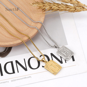 Collar con Colgante de Letra Inglesa de Acero Inoxidable 18K de Moda, Cadena de Eslabones Chapada en Oro, Regalo Unisex para Aniversarios y Ocasiones Especiales - Product Image 3