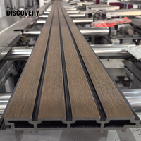 Panneaux muraux extérieurs en WPC co-extrudé durables et élégants, revêtement mural extérieur en composite à grain de bois