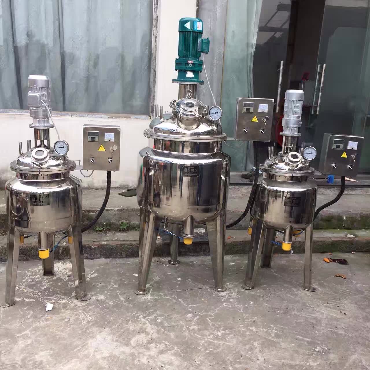 High pressure jacketed stainless steel reactor with electric heating coil