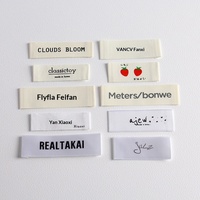 Étiquettes de soin personnalisées sans étiquette thermocollante, logo 3D gaufré haute densité, étiquettes de col pour vêtements, étiquettes lavables