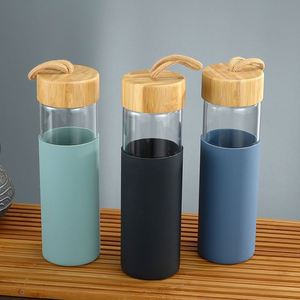 Botella de Agua de Vidrio Portátil Personalizada al por Mayor de Alta Calidad con Funda de Silicona y Tapa de Bambú - Product Image 5