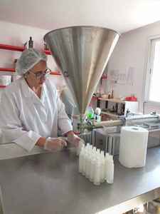 Hydrolat de feuille d'olivier OEM Bahia Laboratoire, mélange personnalisé avec de la camomille ou du thé vert pour des formulations apaisantes, tous types de peau - Product Image 4