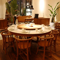 Ensemble de meubles de restaurant rétro industriels modernes, table à manger en bois massif, chaises de cantine vintage, collection de sièges pour café et bistrot