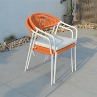 Table et chaises en aluminium durables de qualité supérieure avec coussins imperméables et cadre épais, idéales pour les réceptions en plein air