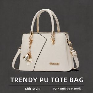 Handwoven Straw Handbags Bamboo Water Hyacinth Ladies Bags for Summer Travel - Product Image 2
