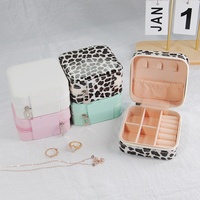 Boîte de rangement à bijoux portable mini pour boucles d'oreilles, colliers et bagues, petit modèle PU001, vente en gros