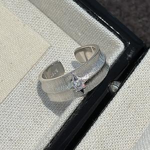 Bague simple et vintage en argent pur S925, étoile à quatre branches, incrustation de zircon 18K, bague à bouche ouverte avec design de niche - Product Image 4