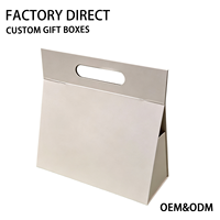 Boîte cadeau pliable de luxe beige style sac à main triangulaire avec logo personnalisé et fermeture magnétique