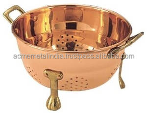 Passoire en acier inoxydable de haute qualité, poignées en laiton pour Fruits et légumes disponible en grandes et petites tailles, couleurs personnalisées - Product Image 3