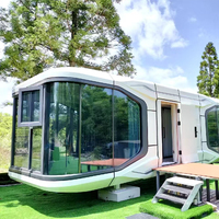 Bâtiments modernes en structure acier usagée, panneaux sandwich, maison-capsule portable préfabriquée, petit espace, bureau, école, extérieur