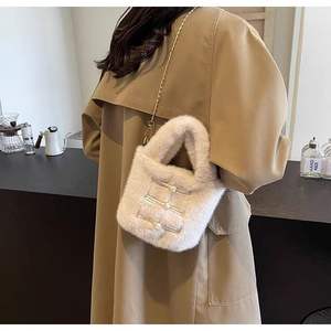 2024 yeni moda zarif kadın çin tarzı peluş zincir Crossbody kova çanta sonbahar tüylü kürk küçük çanta nakış sıcak - Product Image 5