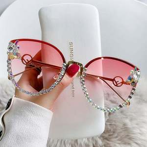 Gafas de Sol de Moda al por Mayor, Retro, Metálicas, con Marco Grande, Diamantes de Imitación, Estilo Ojo de Gato para Mujer - Product Image 3