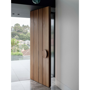 Porte pivotante personnalisée en bois massif de style moderne à lamelles Entrée principale à impact d'ouragan fabriquée à la main pour villas et communautés - Product Image 5
