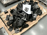 Support d'angle métallique sur mesure OEM, haute capacité de charge, usage industriel, fabrication de tôlerie par estampage et pliage, solution complète