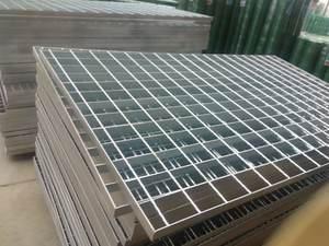 Grilles <span class=keywords><strong>rivet</strong></span>ées pour usines chimiques et plateformes robustes - grilles <span class=keywords><strong>rivet</strong></span>ées en <span class=keywords><strong>acier</strong></span> inoxydable et autres grilles métalliques - Product Image 2