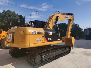 Excavatrice d'occasion Caterpillar 323 de 23 tonnes certifiée CE EMC avec attache rapide pour pince, marteau hydraulique et godet d'excavatrice - Product Image 4