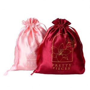 Bolsa de satén negra de lujo con logotipo personalizado impreso, superventas, para extensiones de cabello, almacenamiento de trajes de baño, bolsa de seda mate con cordón antipolvo - Product Image 3