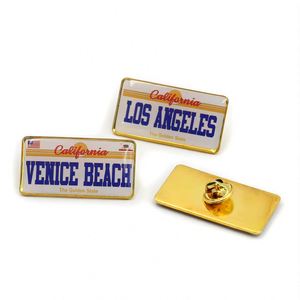 Pins de metal esmaltados suaves y duros personalizados al por mayor con diseño propio, logotipo y nombre para sombreros y solapas, ideales para ropa. - Product Image 2
