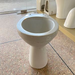 โถสุขภัณฑ์แบบไม่มีถังเก็บน้ำ ระบบไซฟอน เซรามิก รุ่น 902 - Product Image 4