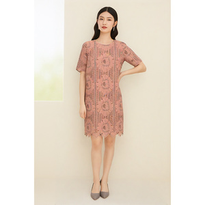 <span class=keywords><strong>Vestido</strong></span> Elegante y Femenino para Mujer, Color <span class=keywords><strong>Rosa</strong></span> Pálido, <span class=keywords><strong>con</strong></span> <span class=keywords><strong>Encaje</strong></span> Floral, Manga Corta, Cuello Redondo, Corte Holgado, <span class=keywords><strong>con</strong></span> Delicado Dobladillo Festoneado - Product Image 2