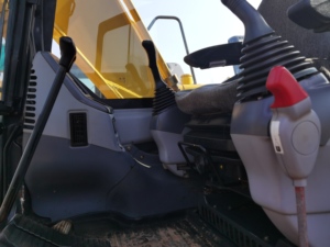 Excavatrice sur chenilles Komatsu PC130 d'occasion de haute qualité, équipement de construction hydraulique de taille moyenne - Product Image 2