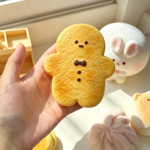Modelo de Hombre de Jengibre de Dibujos Animados en PU, Galleta Dorada Simulada, Cara en Relieve, Decoración de Escritorio, Accesorio para Fotografía de Alimentos - Product Image 4