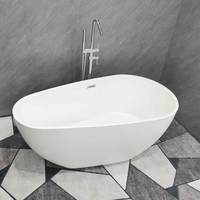 Baignoire autoportante en acrylique ovale blanche pour hôtels, maisons d'hôtes et petits appartements