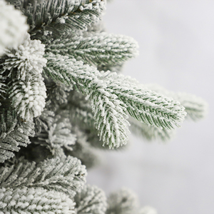 Vente directe usine : Arbre de Noël artificiel floqué blanc en PE+PVC avec effet neige tombante, type cèdre, pour vitrine de centre commercial - Product Image 5
