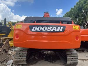 Excavatrice Doosan DX300 d'occasion de grande taille, d'une capacité de 30 tonnes. Cette excavatrice Doosan de 30 tonnes. - Product Image 1