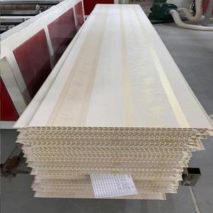 <span class=keywords><strong>Plafond</strong></span> décoratif de PVC d'estampillage à chaud de <span class=keywords><strong>prix</strong></span> usine et panneau de mur de PVC - Product Image 5