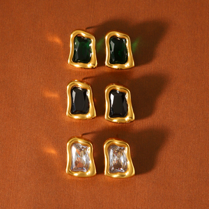 Boucles d'oreilles clous irrégulières en acier inoxydable plaqué or 18 carats avec diamants de laboratoire, anti-ternissement, <span class=keywords><strong>pour</strong></span> femmes - Vente en gros H&C - Product Image 5