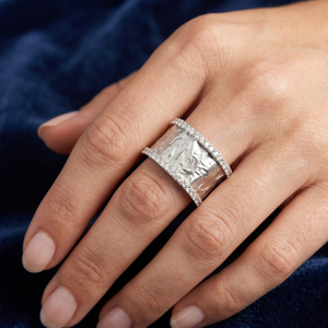 Anillo ZHENXU con Tecnología Italiana de Grabado, Patrón Ondulado Irregular, Anillo Ancho con Incrustaciones de Diamantes, Unisex para Mujer - Product Image 6