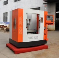 Petit centre d'usinage vertical CNC Vmc420 BT30, système de commande CNC intuitif automatique de haute précision pour matériaux multiples
