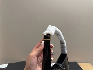 Sac à main en cuir de marque avec logo personnalisé, fabricant de sacs de créateurs, sac fourre-tout classique de luxe pour femmes, sacs à main pour femmes inspirés des créateurs - Product Image 6