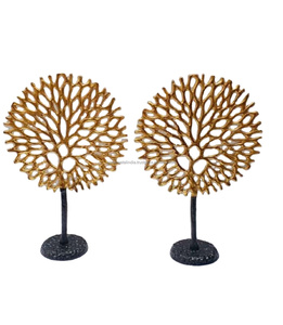 Elegante objeto de mesa con forma de corteza chapada en Color dorado, Base recubierta de Metal negro, perfecta para decoración del hogar y exhibición en la sala de estar - Product Image 1