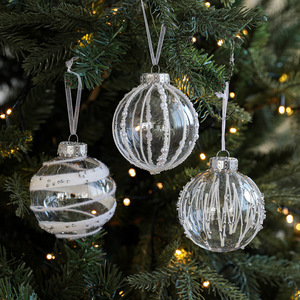 Kit de fabrication de couronnes de Noël DIY de haute qualité fait main par Yiwu Southpeak avec des boules de Noël en plastique et des décorations variées - Product Image 4