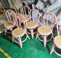 Chaises en rotin au design optimal et très prisées pour les fêtes d'enfants, événements de maternelle, anniversaires et baby showers