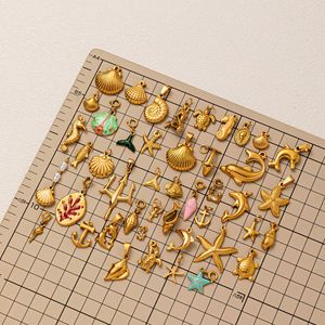 Colgante Personalizado con Baño de Oro de 18K, Diseño de Luna y Estrella, Cadena Hecha a Mano, Unisex, para Uso Diario, Moderno - Product Image 2