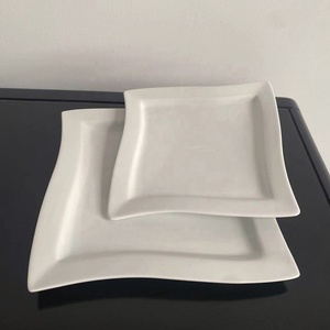 Assiette de Dîner en <span class=keywords><strong>Porcelaine</strong></span> de 8 Pouces, en Stock, Faible MOQ, Assiette de Présentation Irrégulière en <span class=keywords><strong>Porcelaine</strong></span> Prête à l'Emploi pour Expédition Rapide - Product Image 5