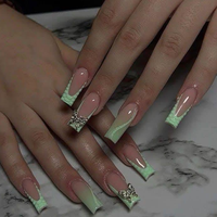 Ongles Press-on Faits Main Carrés Nude Blancs French – Designs d'Ongles Artificiels Élégants Couverture Complète Réutilisables pour Femmes et Salons