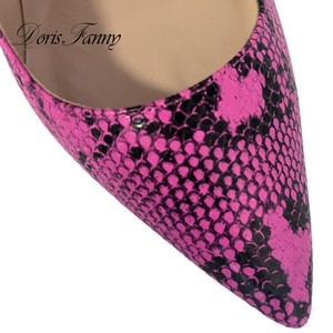 Doris <span class=keywords><strong>Fanny</strong></span> <span class=keywords><strong>Chaussures</strong></span> sexy à talons hauts pour femmes <span class=keywords><strong>Chaussures</strong></span> à talons aiguilles violettes imprimées de serpent Fermeture à enfiler pour l'automne et la saison des fêtes - Product Image 2