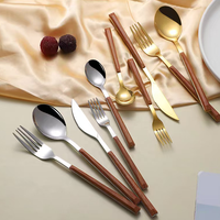 En gros, Ensemble de couverts de Noël robustes en acier inoxydable, couteau et fourchette, avec manche noir, finition dorée, pour décoration de table élégante