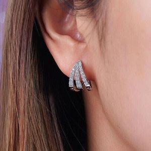 Orecchini a polsino E4207 in oro bianco con diamanti taglio brillante rotondo, incastonatura a canale, gioielli di lusso unisex di alta qualità - Product Image 3